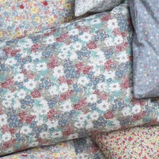 Pudebetræk beige m/ hvide, blå & lyserøde blomster - Ib Laursen 40x60