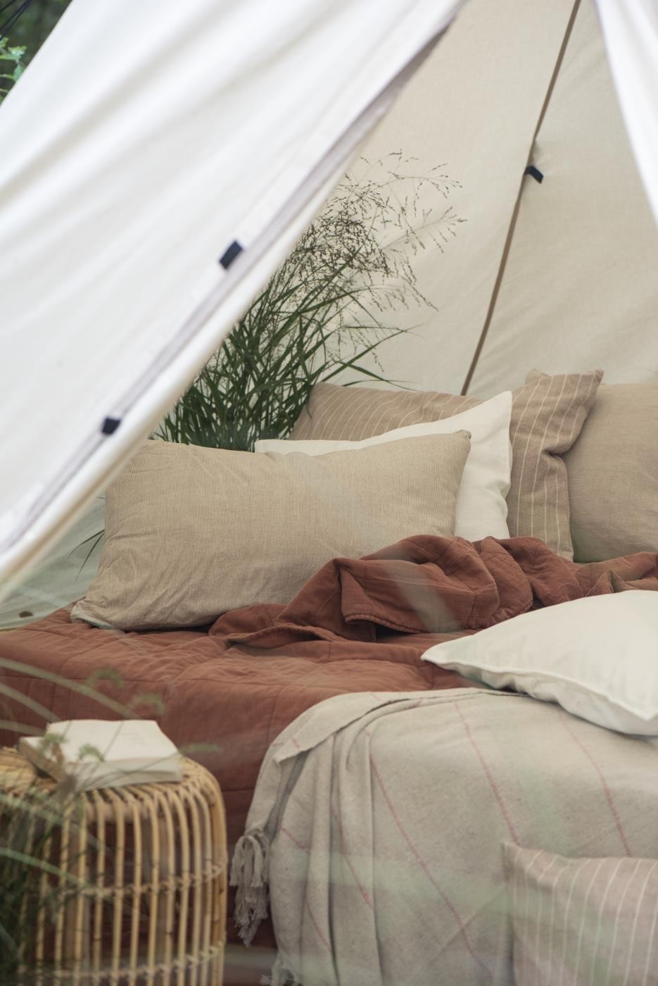 Skønt telt i haven med boligtekstiler - Ib Laursen