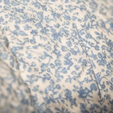 Quilt / Vattæppe naturfarvet m/ blå blomster - Ib Laursen 130x180