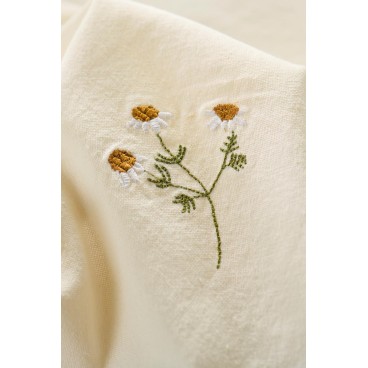 Stofserviet "Flora" råhvid m/ broderet marguerit - Ib Laursen