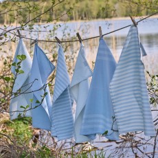 Viskestykke lyseblå m/ hvide vandrette striber - Speedtsberg 50x70